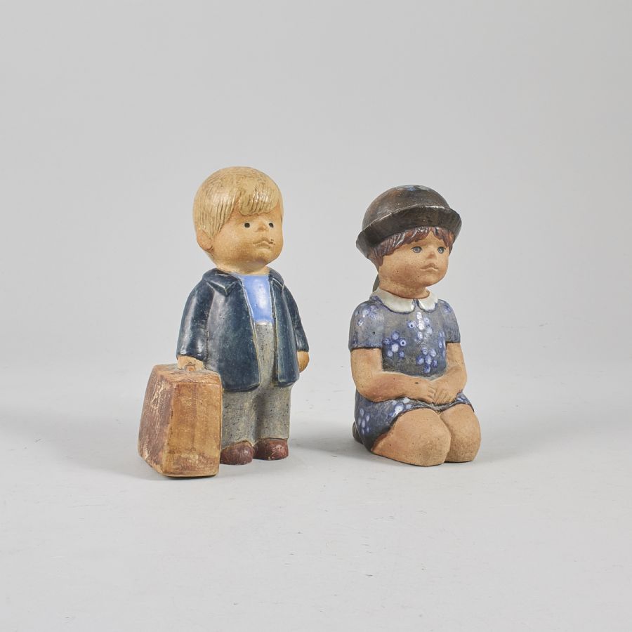Figuriner, 2 st, Lisa Larson (f. 1931), Sverige. Pojke med Figuriner, 2 st, Lisa Larson (f. 1931), Sverige. Pojke med
